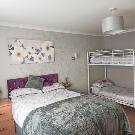 פיינטון Esplanade Court Apartment With Communal Seasonal Heated Pool מראה חיצוני תמונה