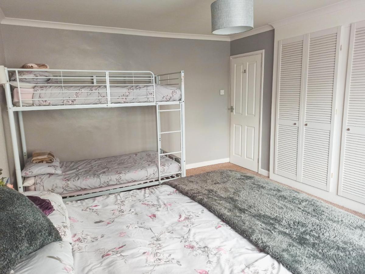 פיינטון Esplanade Court Apartment With Communal Seasonal Heated Pool מראה חיצוני תמונה