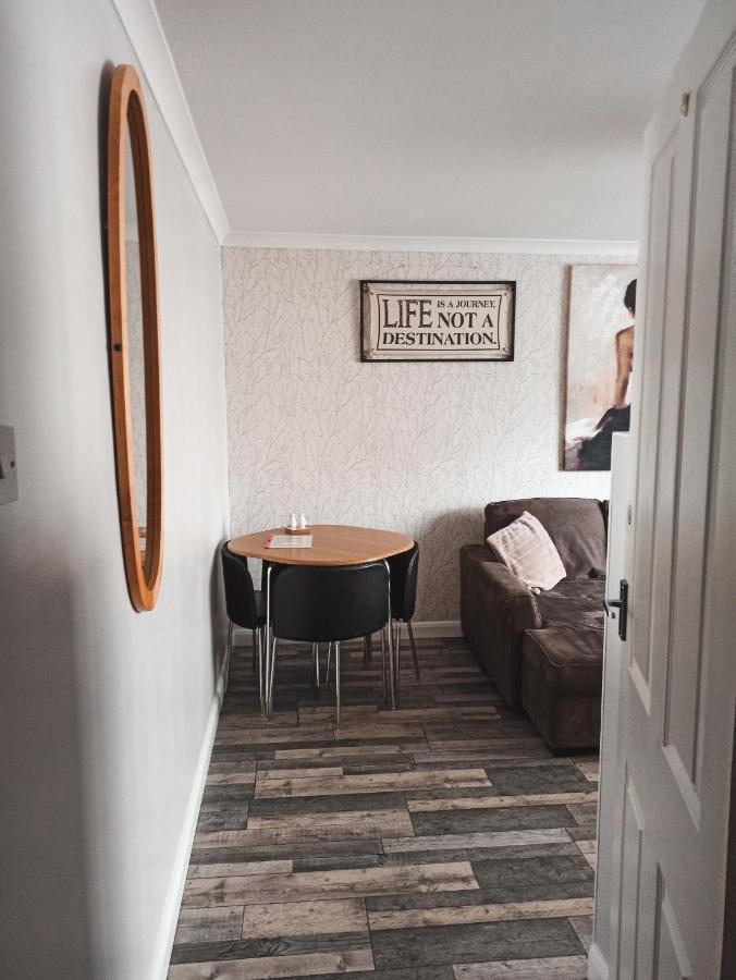 פיינטון Esplanade Court Apartment With Communal Seasonal Heated Pool מראה חיצוני תמונה