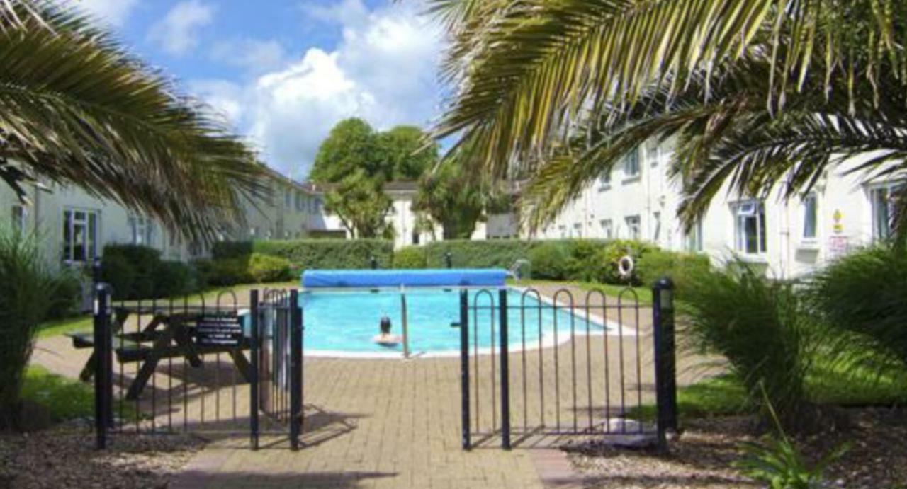 פיינטון Esplanade Court Apartment With Communal Seasonal Heated Pool מראה חיצוני תמונה